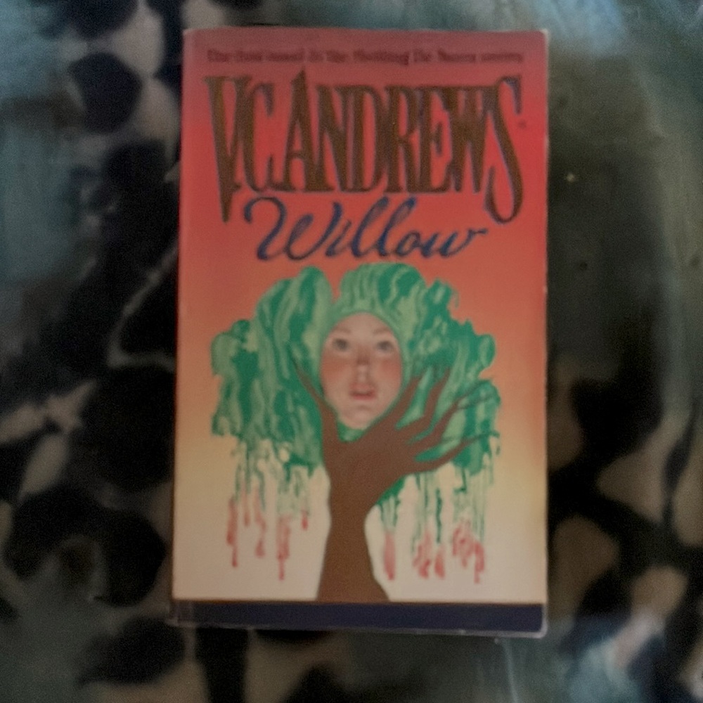 V.C. Andrews Willow Paperback. Non-Smoking Home